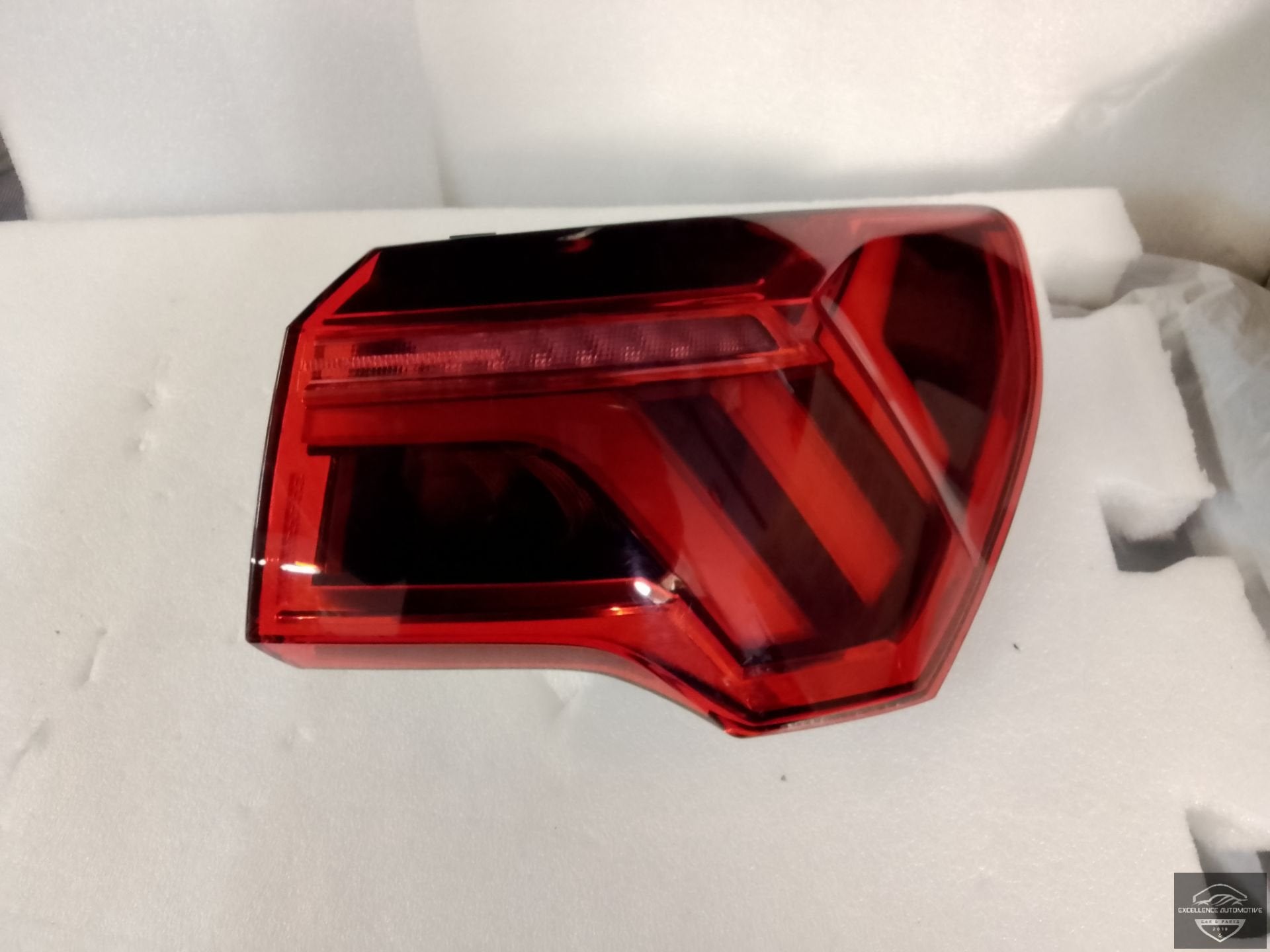 Audi Q3 83A 2019+ LED Achterlicht Rechts 83A945092, Gebruikt, AUDI AG, Auto-Union-Strasse 1
85045  Ingolstadt, DE, Audi