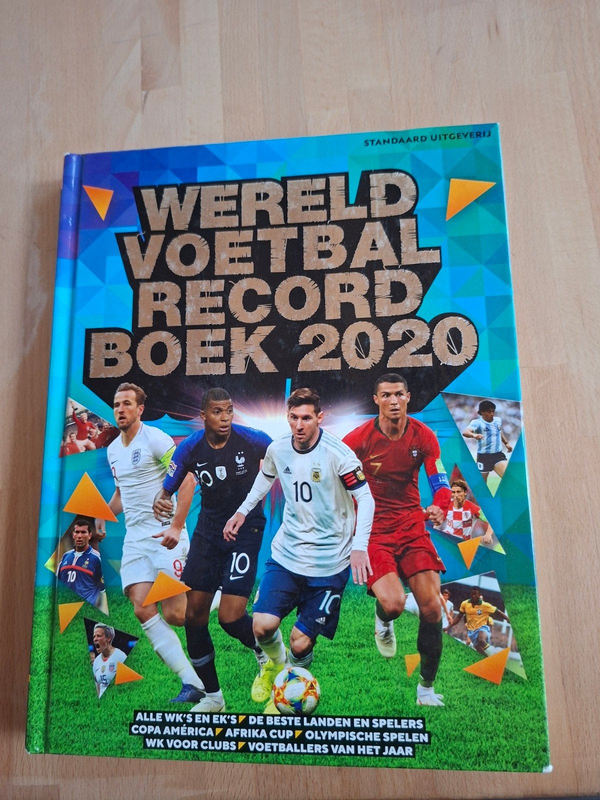 Boek Wereld Voetbal Recordboek 2020, Boeken, Non-fictie, Zo goed als nieuw, Keir Radnedge, Ophalen of Verzenden