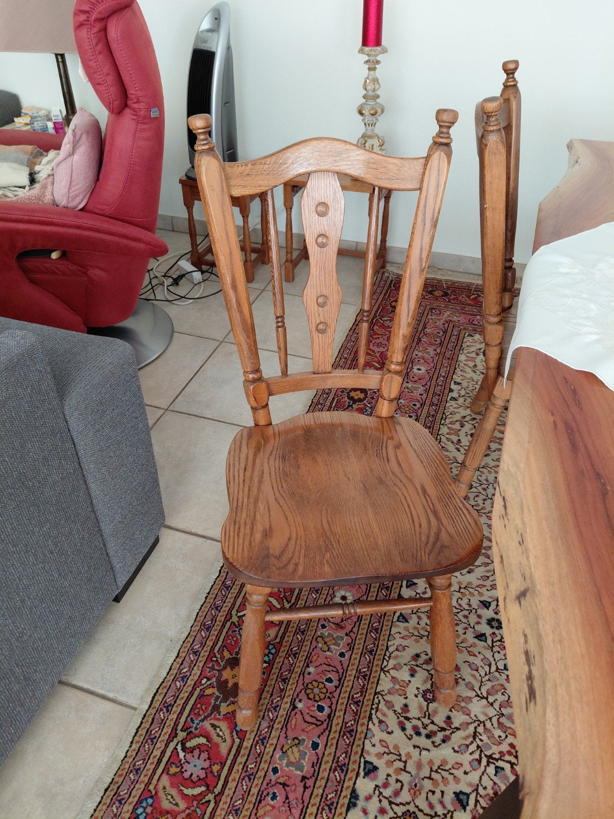 4 degelijke stoelen in perfecte staat, Ophalen