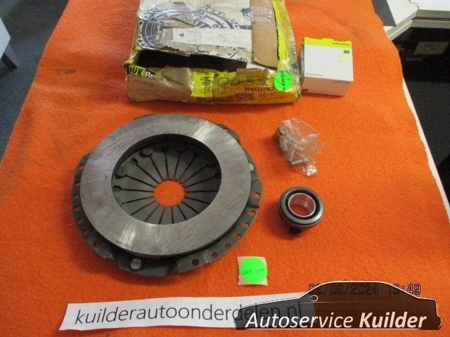 Koppelingset Mercedes 190 G klasse w124 let op mist plaat LU, Neuf, -, Mercedes-Benz, -