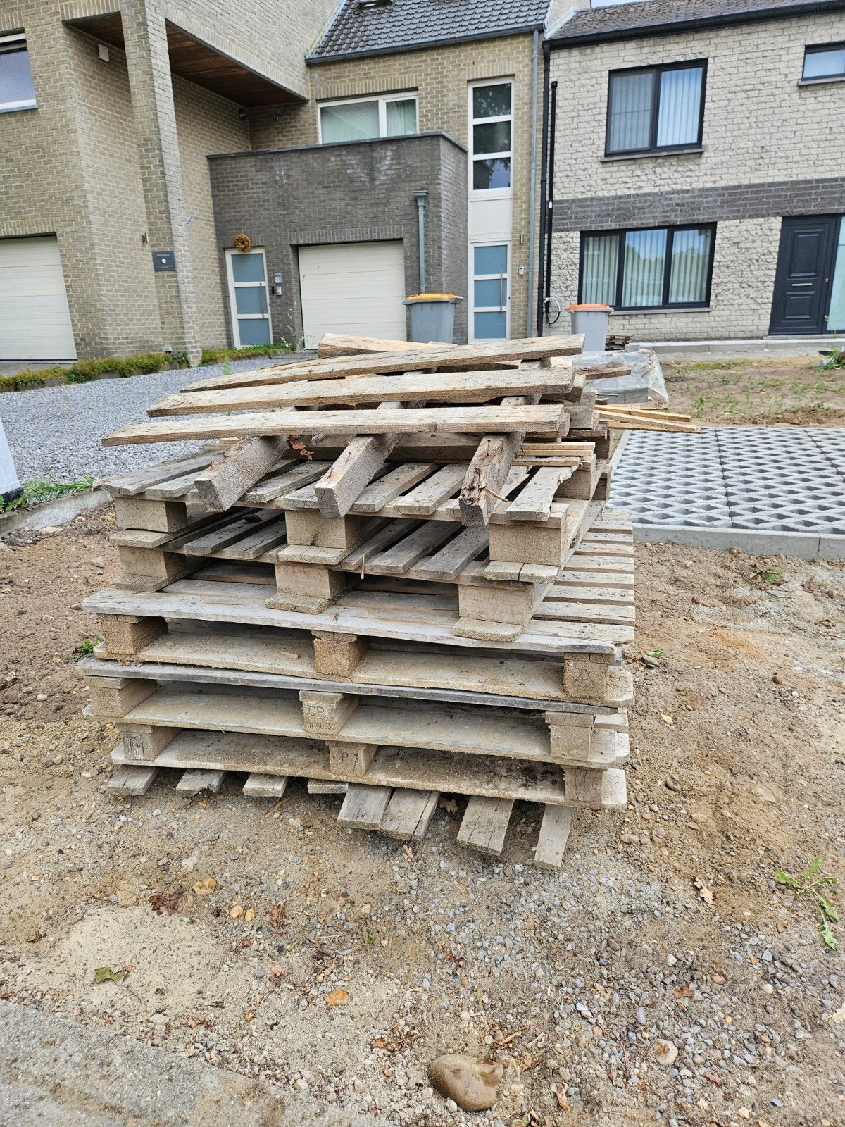 Houten paletten, Ophalen, Hout