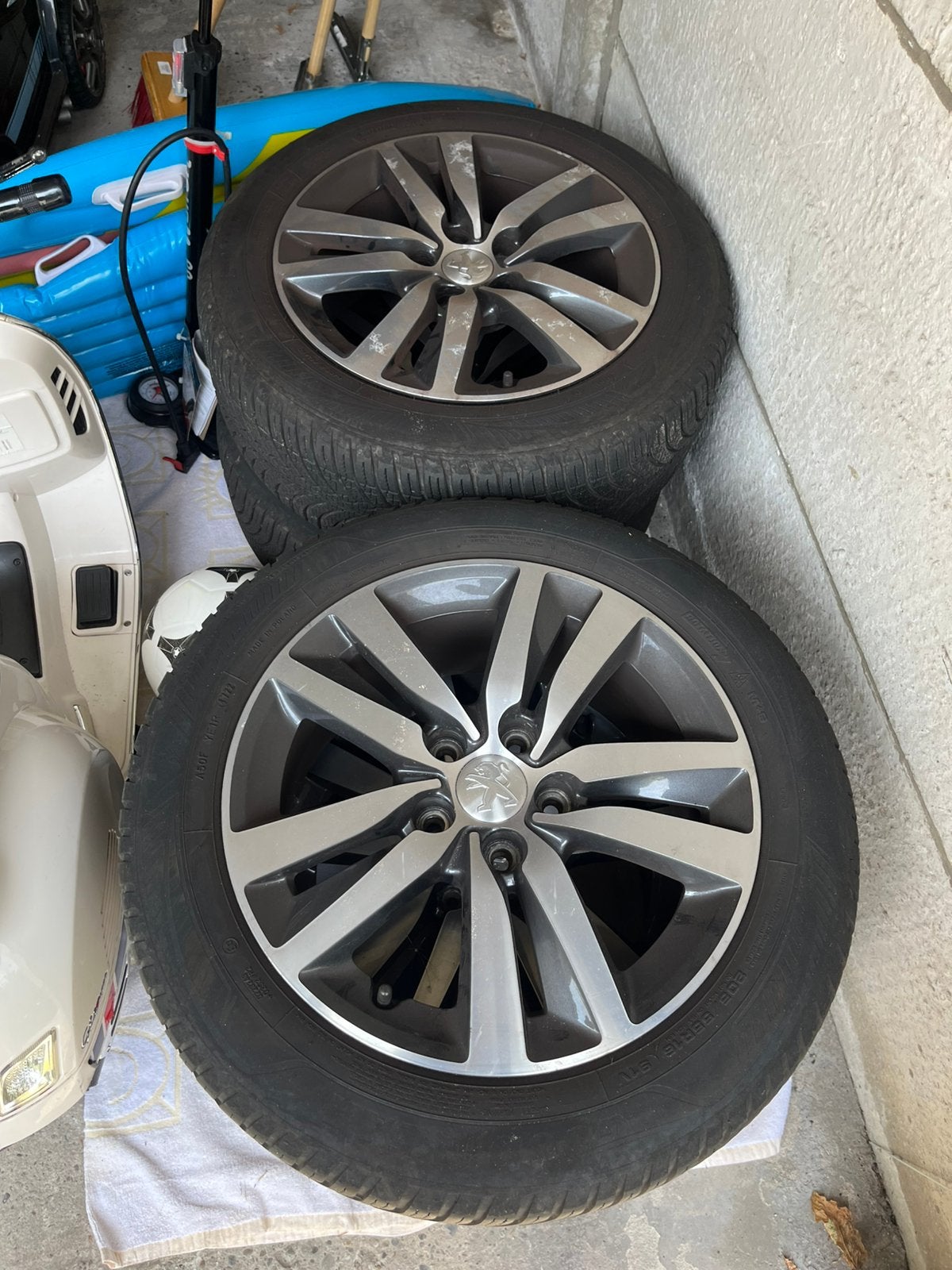 Jantes Peugeot 16 pouces d'origine avec pneus Goodyear, Autos : Pièces & Accessoires, Pneus & Jantes, Pneus et Jantes, 4 Saisons