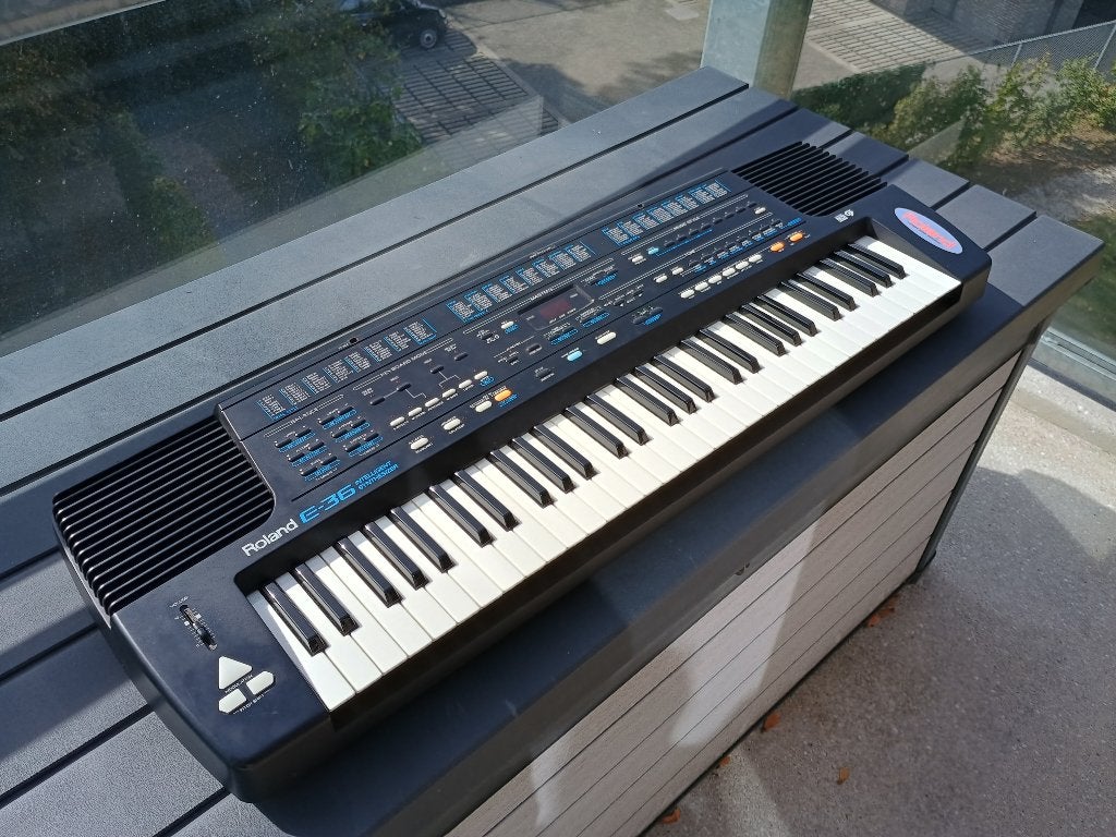 Roland E-36 keyboard, Muziek en Instrumenten, Ophalen, Roland, Aanslaggevoelig, 61 toetsen