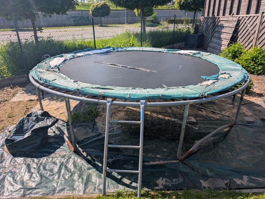 Berg trampoline, Ophalen, Zo goed als nieuw