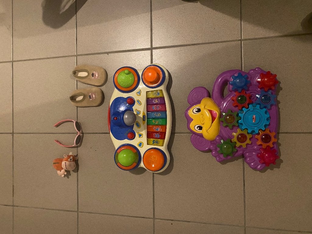 Kinderspeelgoed + pantoffels kind, Ophalen