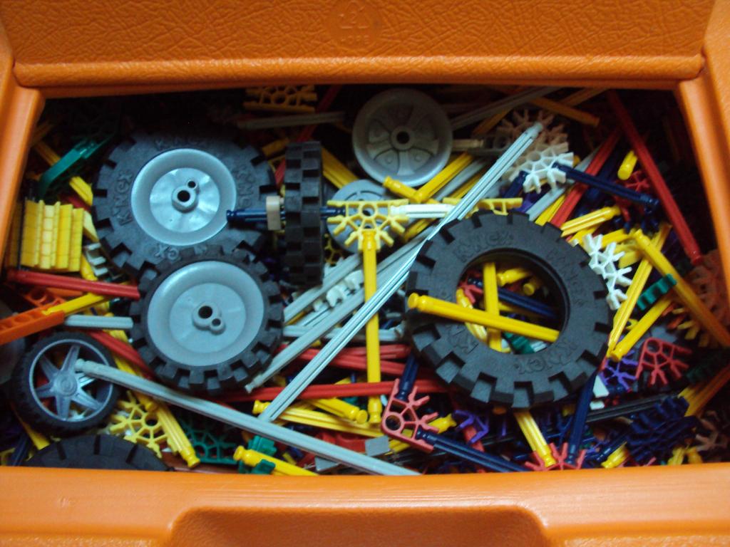 Oranje K'NEX koffer met bouwelementen + GRATIS speelmat, Kinderen en Baby's, Speelgoed | Educatief en Creatief, Ophalen of Verzenden