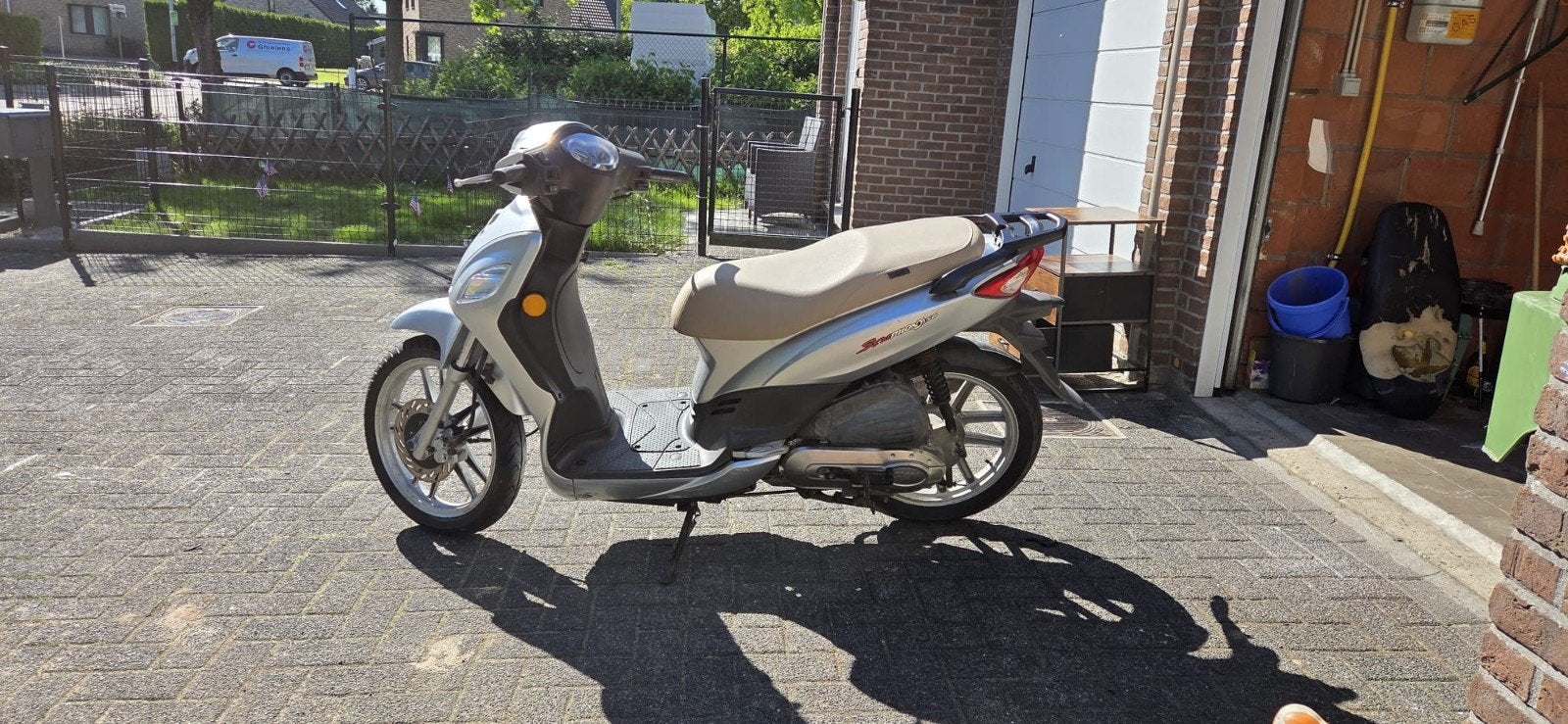 Sym 50cc scooter 4takt B klasse met deel1en2 start en rijd, Fietsen en Brommers, Ophalen of Verzenden