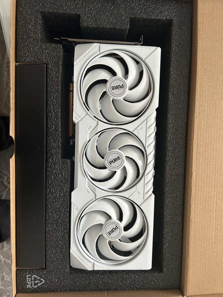 9070 xt te koop, Computers en Software, Videokaarten, Ophalen, Zo goed als nieuw, GDDR6, AMD