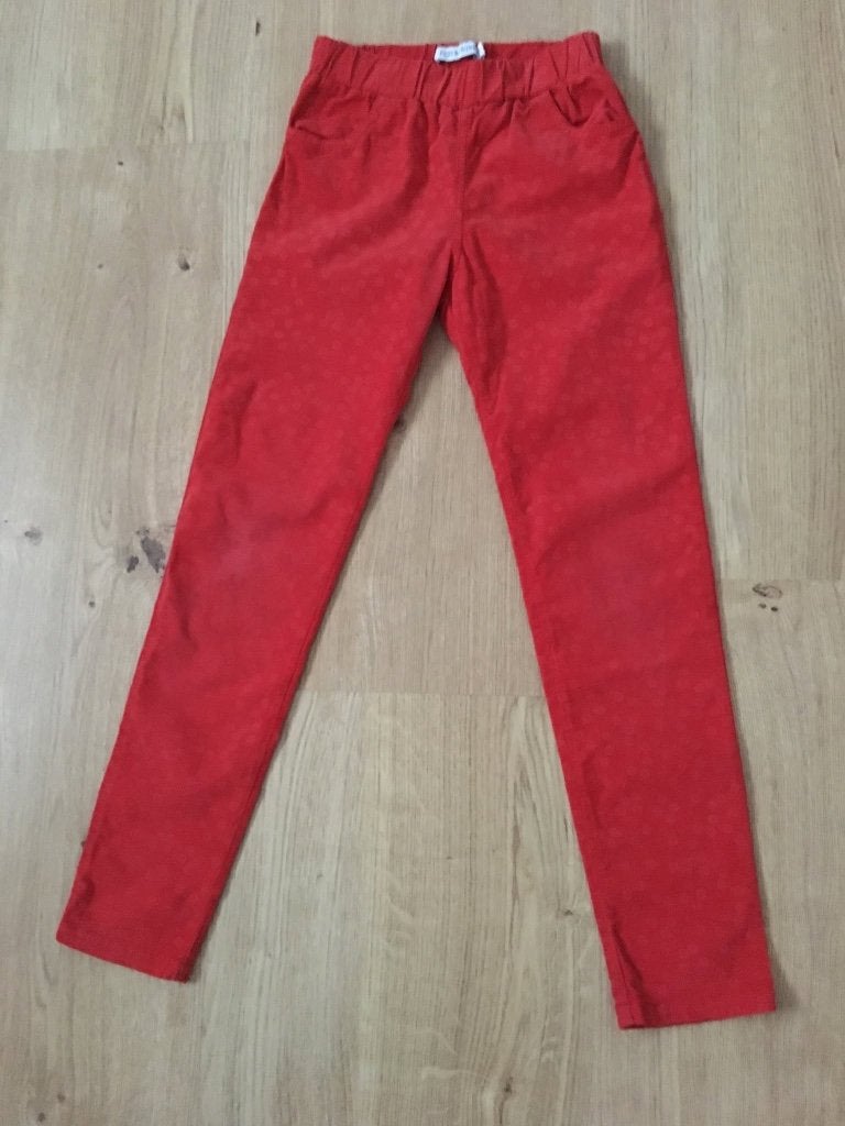 FILOU handige rode broek velours maat 9 / 134, Kinderen en Baby's, Ophalen of Verzenden, FILOU & FRIENDS., Meisje, Broek