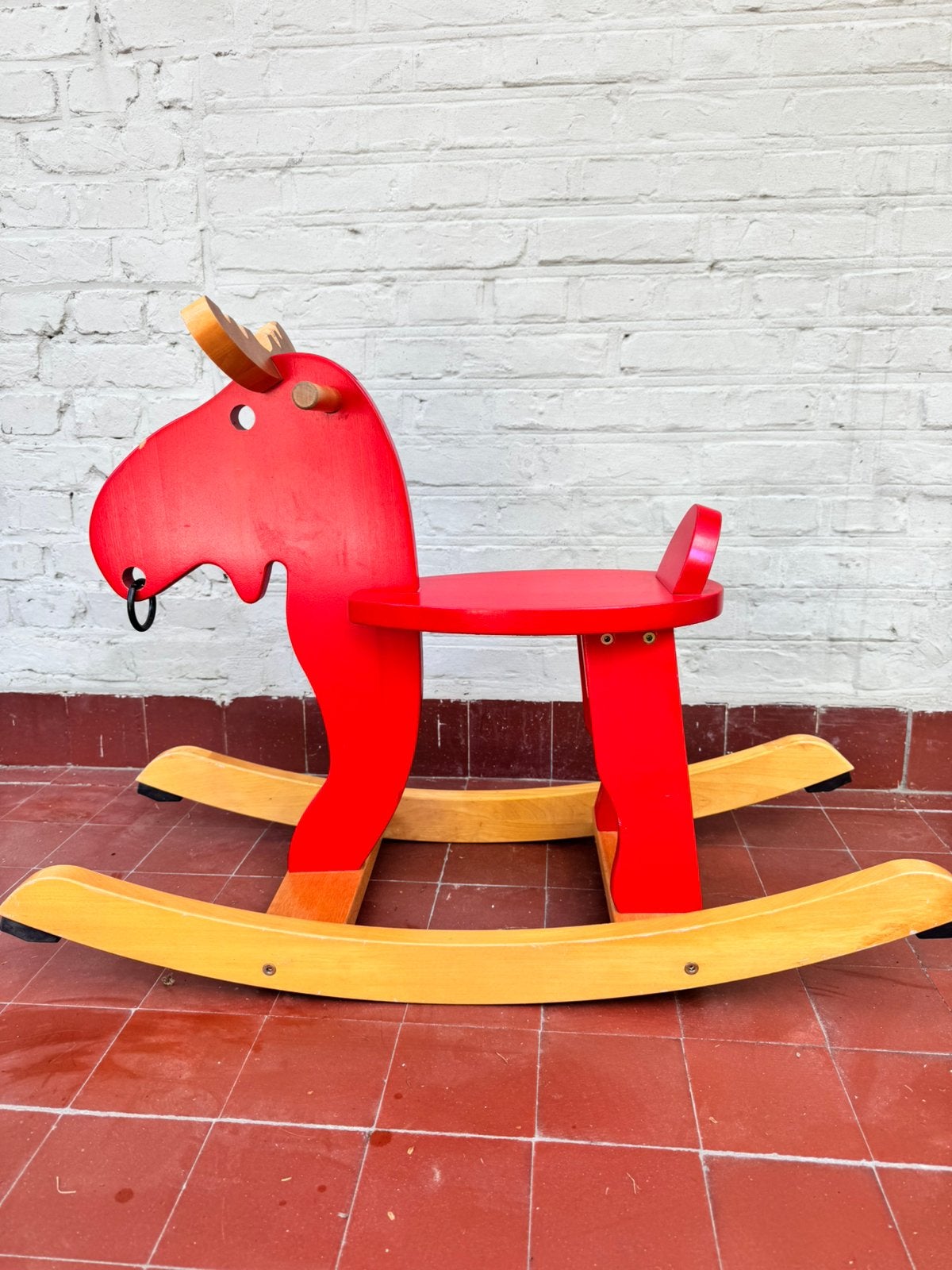 Rode houten schommelpaard/-eland Ikea, Enfants & Bébés, Jouets | Jouets a bascule, Enlèvement, Utilisé