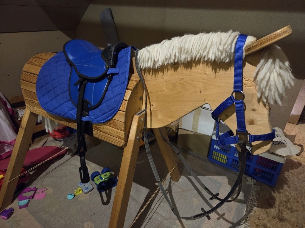 Groot houten paard met zadel en hoofdstel, Enlèvement, Comme neuf, Jouet à Rouler ou à Bascule