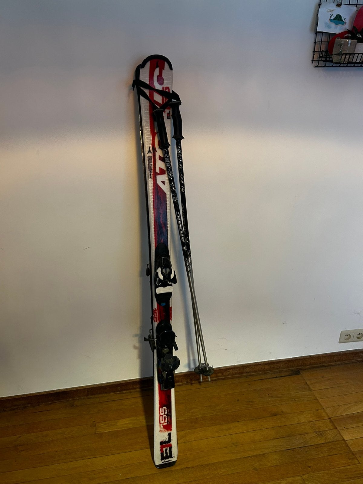 Ski Atomic met stokken, Sport en Fitness, Skiën en Langlaufen, Ophalen, 140 tot 160 cm, Gebruikt, Atomic