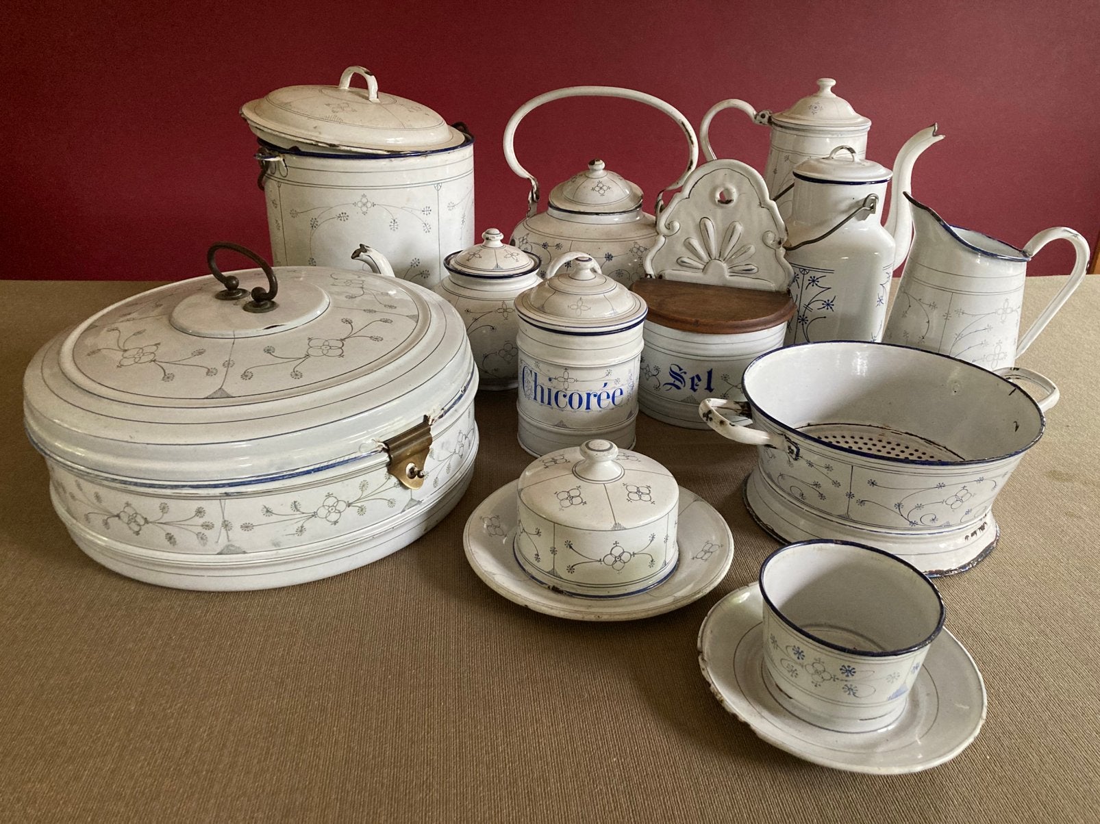 Verz. emaille keukengerei Saks motief, 12 St., goede staat, Antiek en Kunst, Antiek | Servies compleet, Ophalen