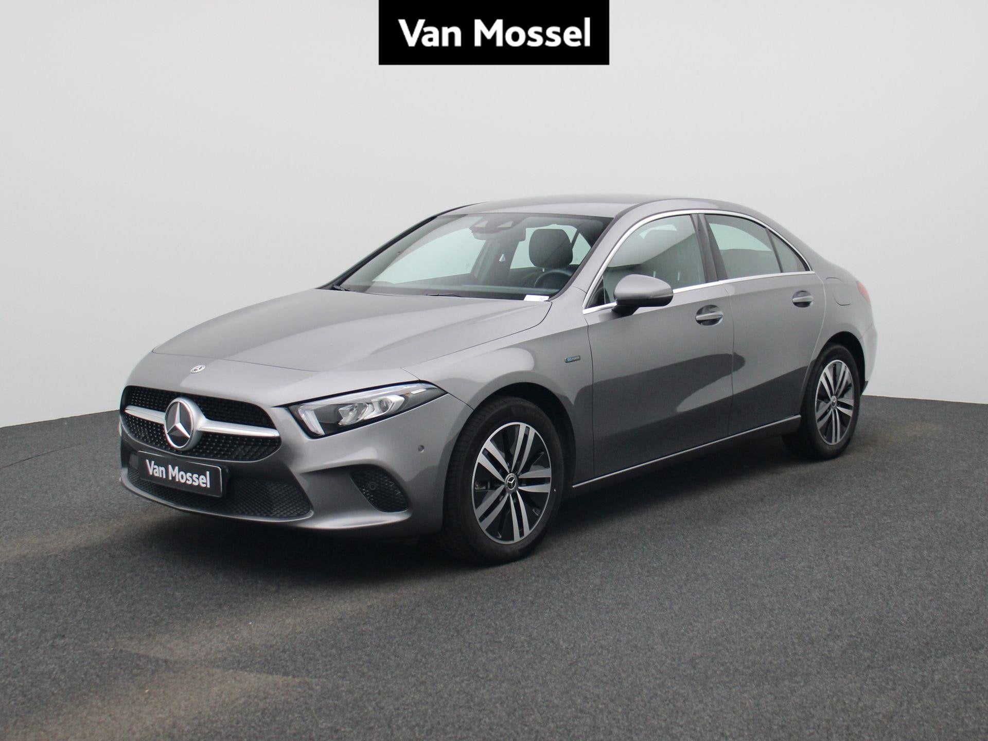 Mercedes-Benz A-Klasse 250 e Luxury Line (automatique), Autos, Mercedes-Benz, Achat, 16 kWh, Hybride rechargeable, Noir