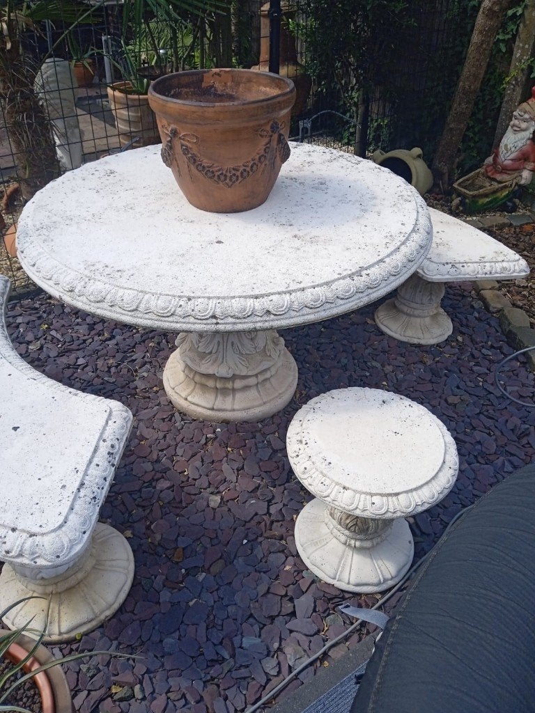 Tuintafel in witsteen, Tuin en Terras, Ophalen, Gebruikt, Rond, Overige materialen