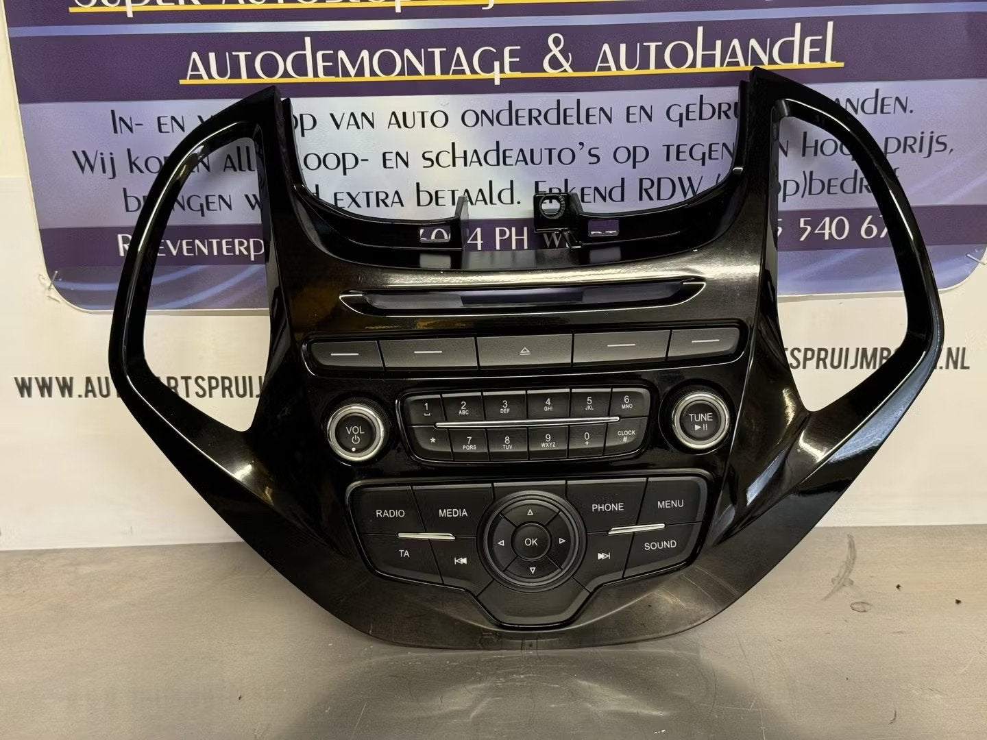 Panneau de commande radio Ford Ka+ BJ2016, Autos : Pièces & Accessoires, Info@ford.com, Ford Motor Company, American Road 1
48126  Dearborn