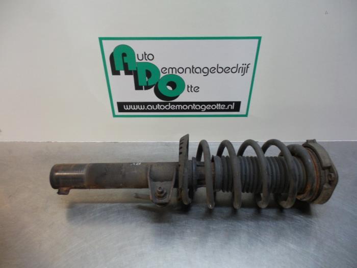 Barre amortisseur avant droit d'un Volkswagen Caddy (Caddy 0, Autos : Pièces & Accessoires, Suspension & Châssis, Volkswagen, Utilisé