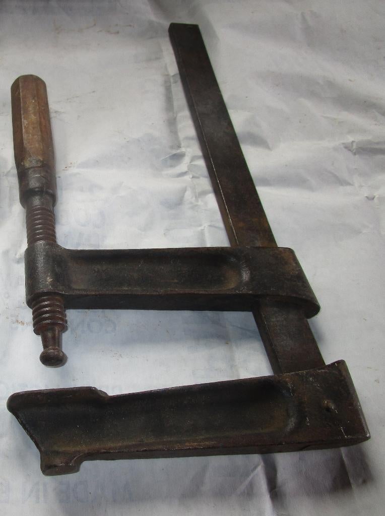 verschillende antieke handgereedschap items, Ophalen