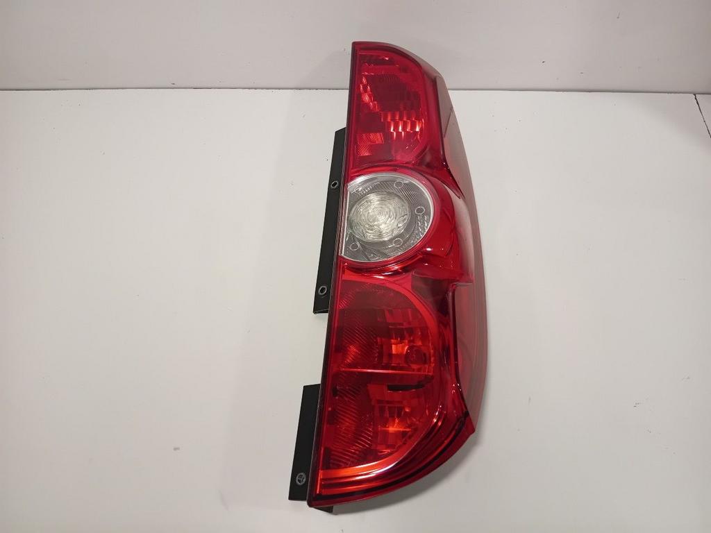 Achterlicht carrosserie rechts Fiat Doblo, Onderdelen@venauto.nl, Van der Ven Autorecycling B.V., Gebruikt, Ettenseweg 76, 4706 PB Roosendaal, The Netherlands