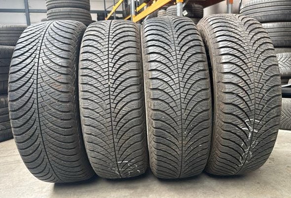 1956515 195/65/15 195/65R15 4seasons merk goodyear, Kleding | Dames, Jassen | Zomer, Ophalen