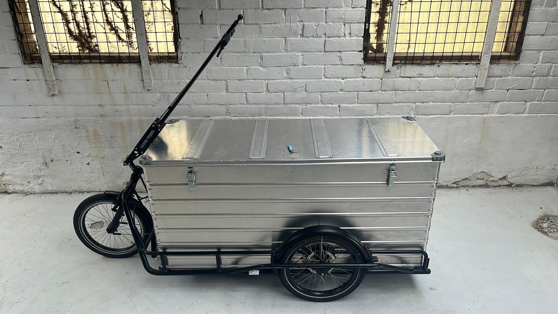 Remorque CARLA CARGO 2022 avec carrosserie en aluminium, Enlèvement, Comme neuf, Remorque à bagages, 80 kg ou plus