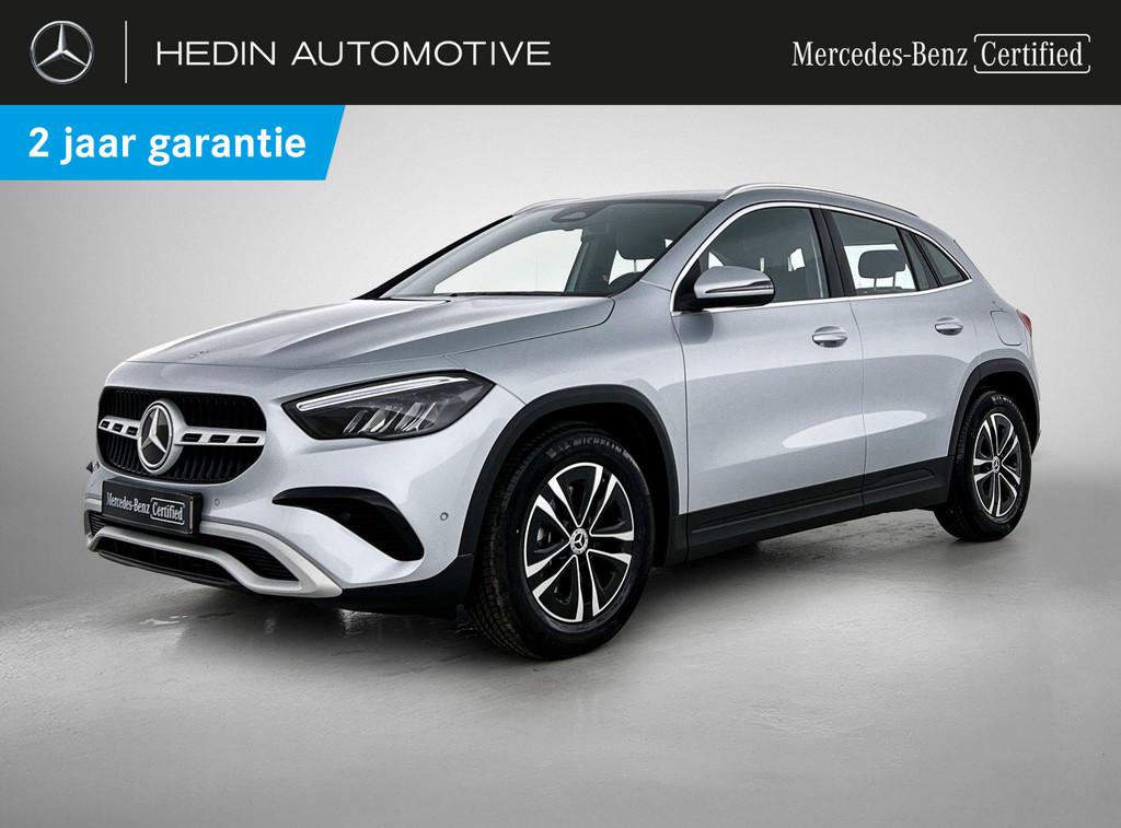 Mercedes-Benz GLA-klasse 180 Essential Line | Verwarmde Zete, Auto's, Stof, Zwart, 4 cilinders, 136 pk