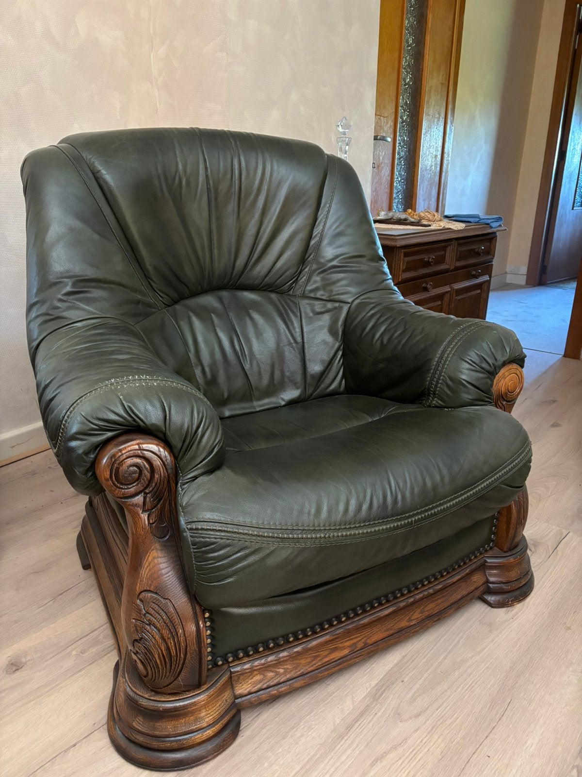 Lot: canapé 3 places+ fauteuil assorti en cuit vert et bois, Enlèvement, Utilisé, Autres dimensions, Bois