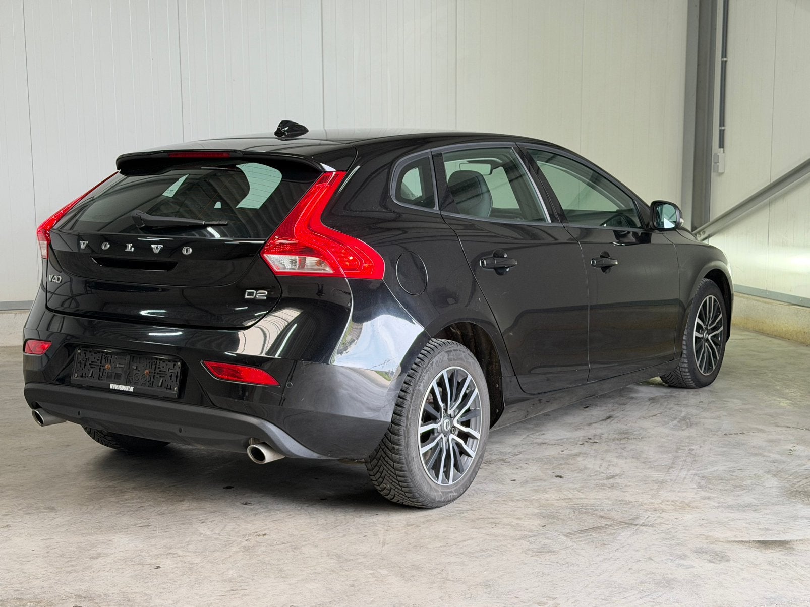 Volvo V40 2.0d 2019 | Euro 6 (Overname mogelijk), Auto's, Volvo, Zwart, Leder, Bedrijf, 5 deurs