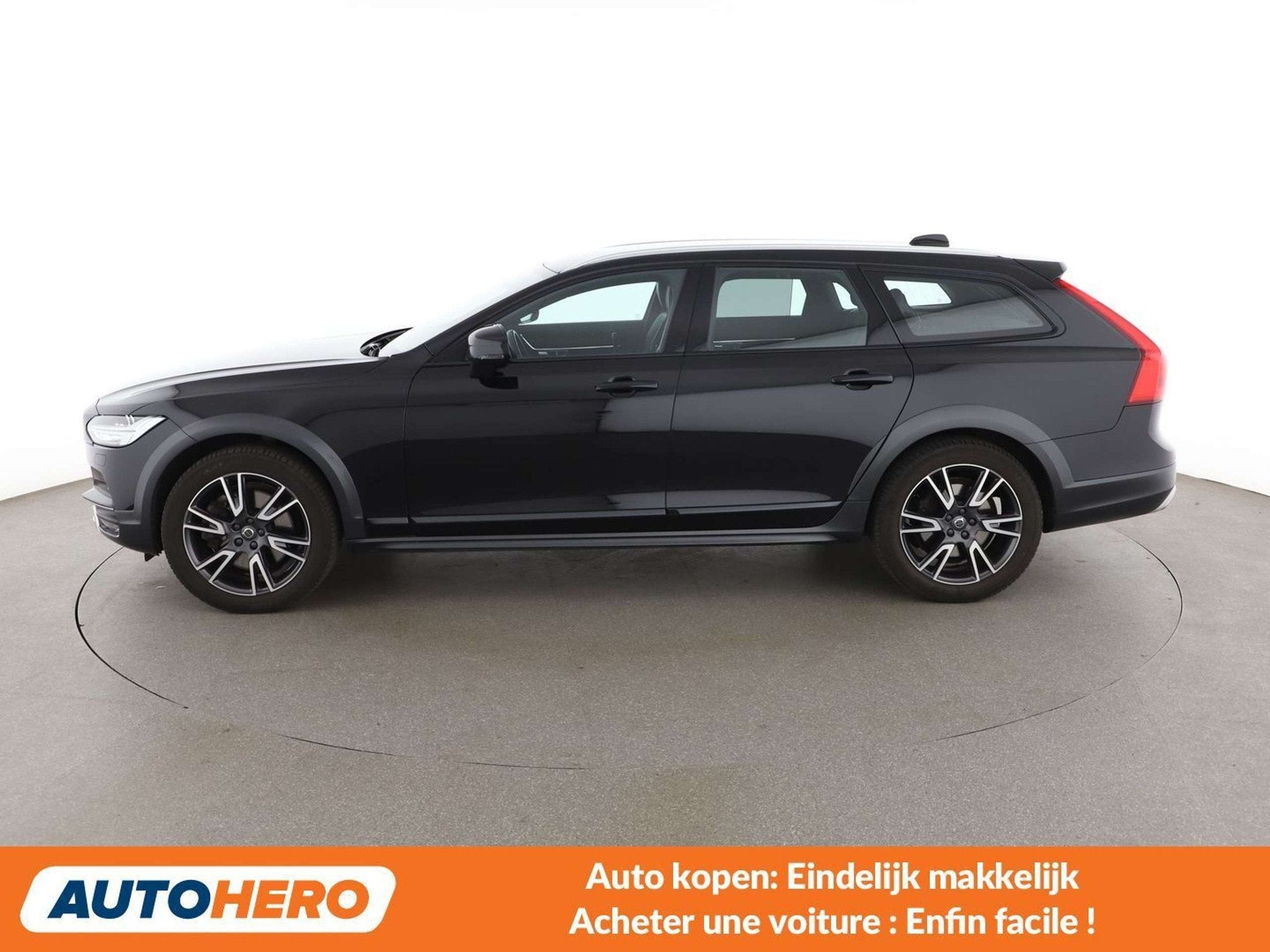 Volvo V90 Cross Country 2.0 D4 Pro AWD (bj 2017, automaat), Auto's, Automaat, Skiluik, 1969 cc, Zwart