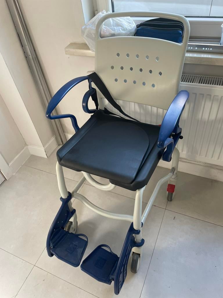 Toiletstoel verrijdbaar, Diversen, Rolstoelen, Ophalen, Zo goed als nieuw