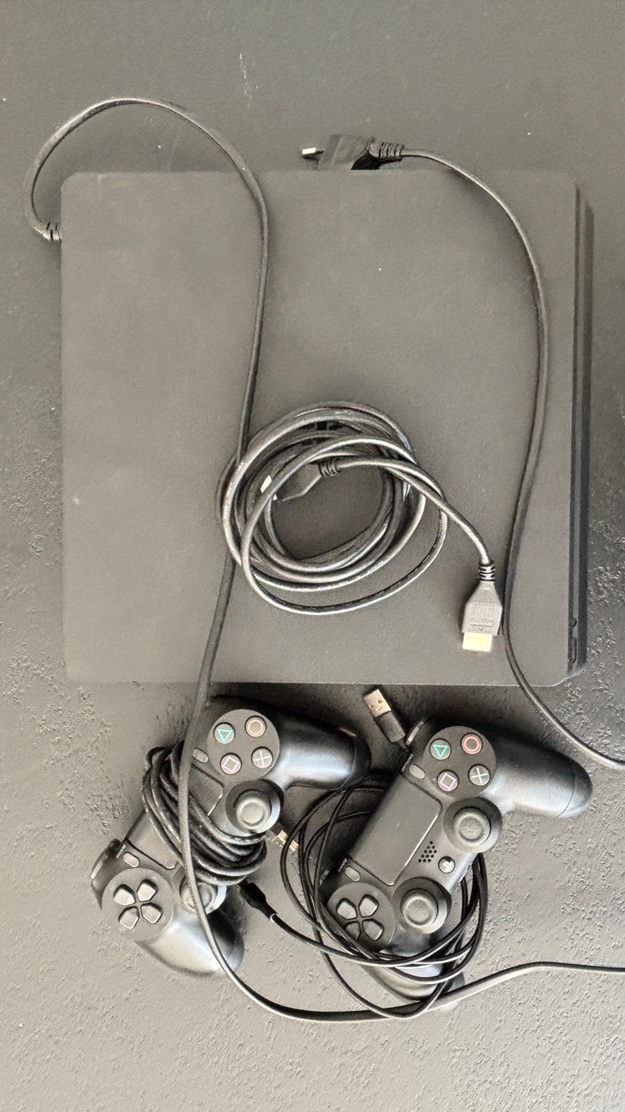 PlayStation 4 Slim 1TB + 2 Controllers +laadstation + Kabels, Ophalen, Gebruikt, Met 2 controllers, 1 TB