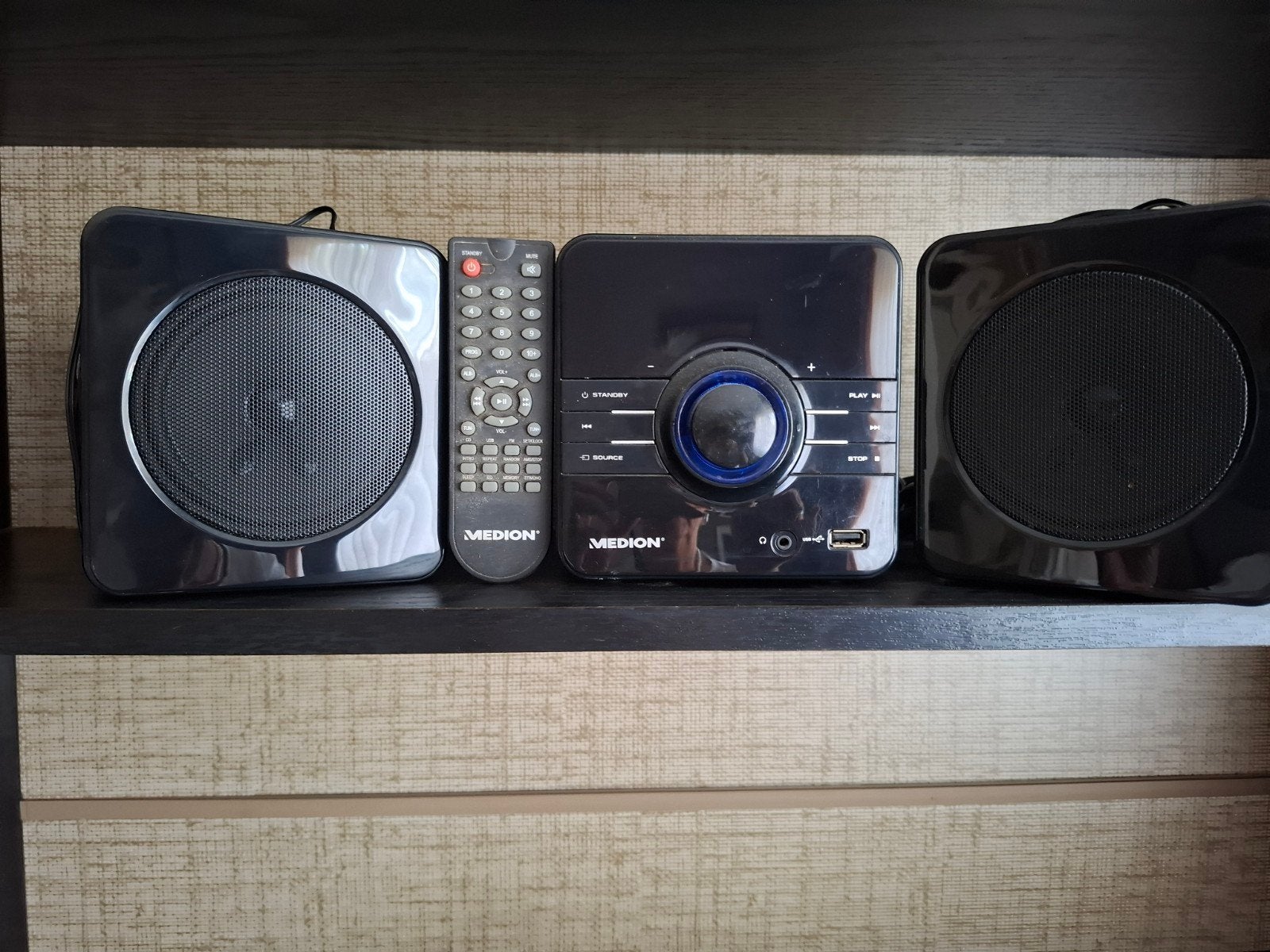 radio met boxen en afstandsbediening, Musique & Instruments, Enlèvement, Comme neuf