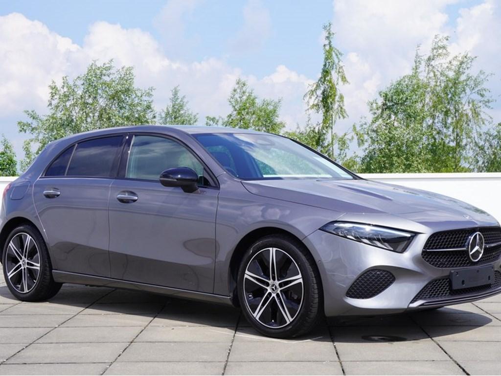 Mercedes-Benz A 100kW 12900km 2023, Auto's, Mercedes-Benz, Bedrijf, A-Klasse, ABS, Adaptieve lichten, Airbags, Airconditioning