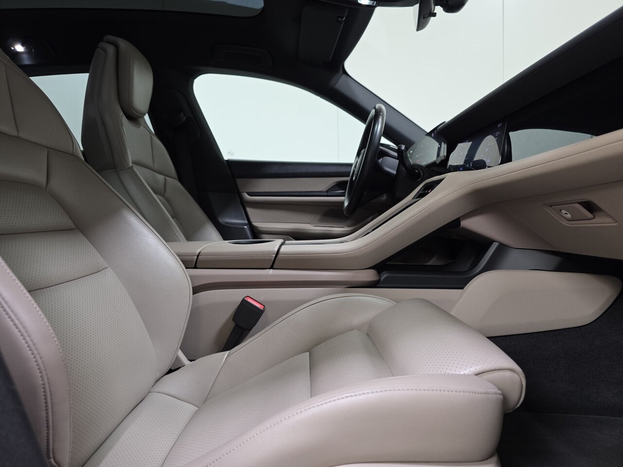 Porsche Taycan 4 Sport Turismo - Pano - SoH 88,14%! - Topst, Auto's, Porsche, 4 deurs, Beige, 0 kg, Zwart