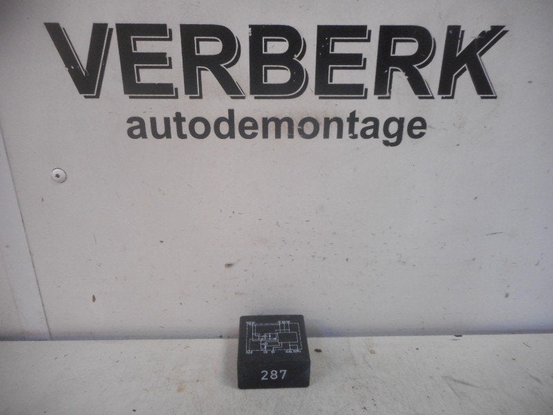 DIVERS RELAIS Audi 100 Avant Quattro (C4) (443959257b), Auto-Union-Straße  1,
85057  Ingolstadt, DE, Info@audi.de, Audi, Utilisé