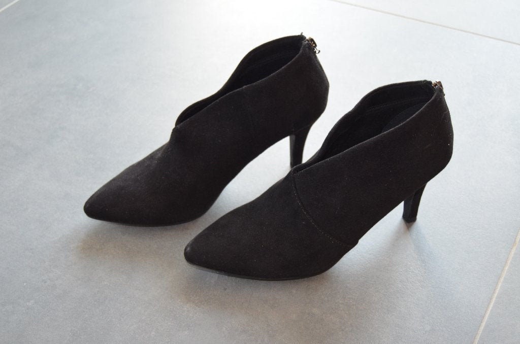 Chaussures Gémo en daim noir taille 41, Enlèvement ou Envoi, Chaussures à haut talons, Comme neuf, Noir