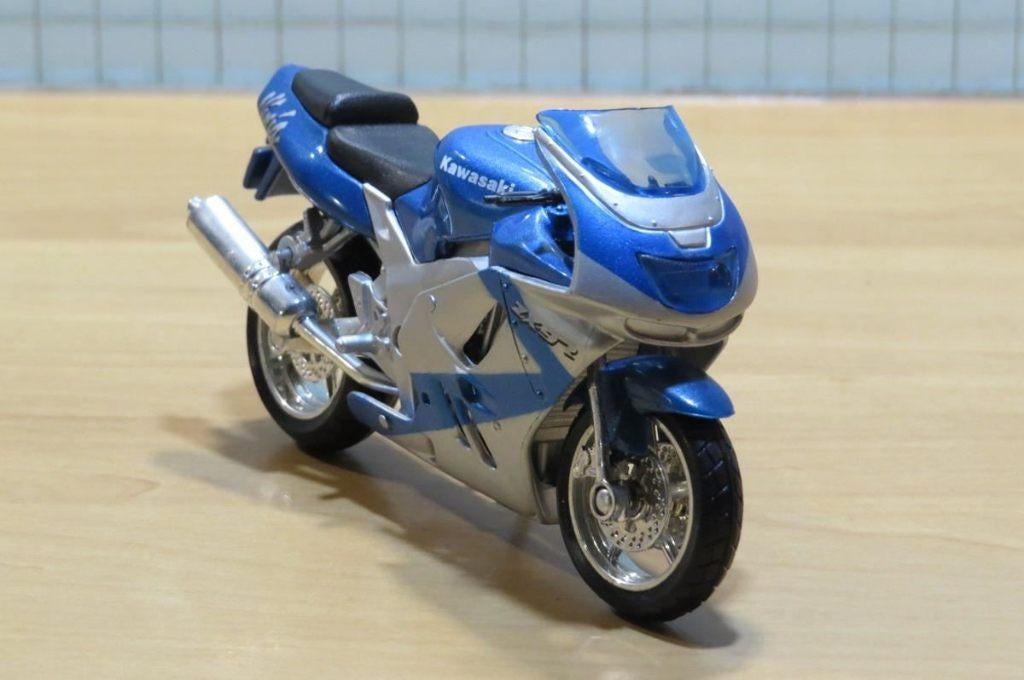 Kawasaki ZX-9R BLW 1:18 los, Enlèvement ou Envoi, Neuf, Moteur, Maisto