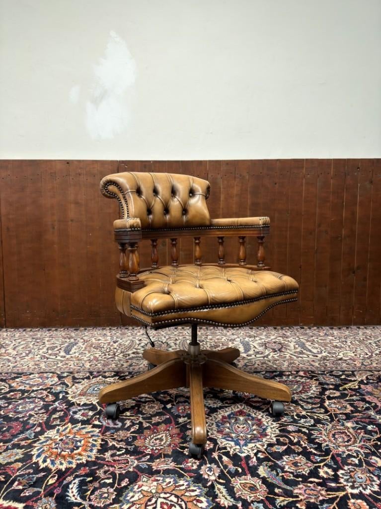 Klassiek Engels Chesterfield Bureaustoel, Antiquités & Art, Antiquités | Bureau & Affaires, Enlèvement