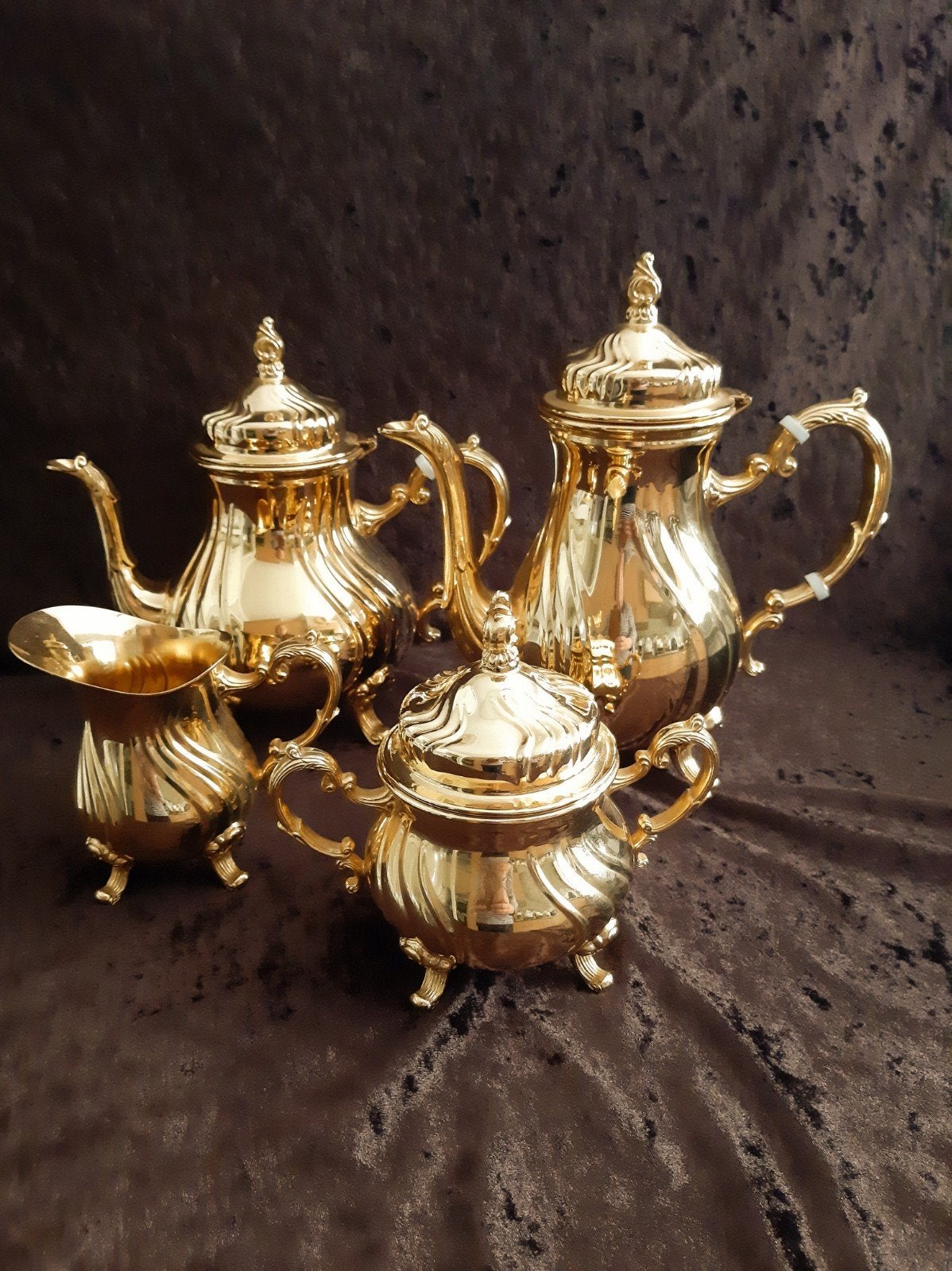 Thee en koffiestel verguld, Ophalen