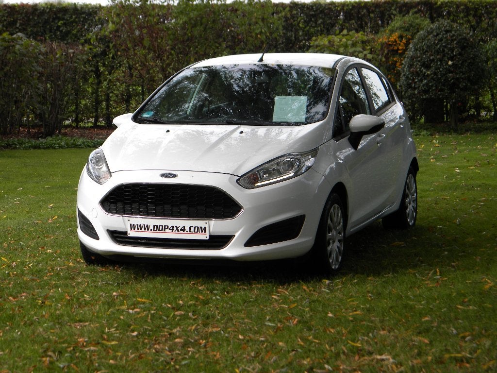 Ford Fiesta 1.25 Trend  6490 € garantie 12 Mois  05/2016, Autos, 1242 cm³, Essai à domicile, Achat, 58 places
