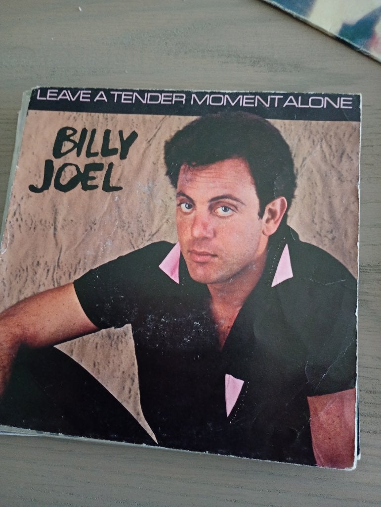 Billy Joel - Leave a tender moment alone, Gebruikt, Verzenden, 7 inch, Fotohoes