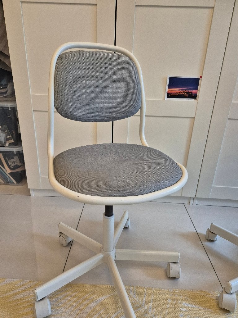 IKEA ÖRFJÄLL – Chaise de bureau enfant – rose ou gris clair, Enlèvement, Utilisé, Gris, Chaise de bureau