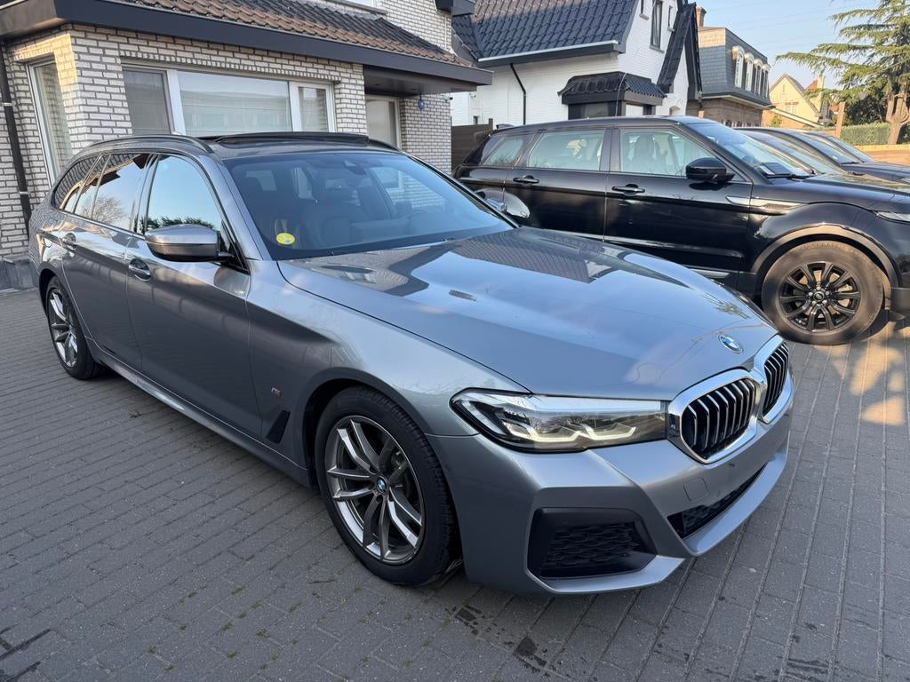 BMW 520D M-Pack 134.000km 2023*Pano*Camera*Keyless*Xenon*Ass, Autos, BMW, Cuir, Argent ou Gris, Phares entièrement LED, Euro 6