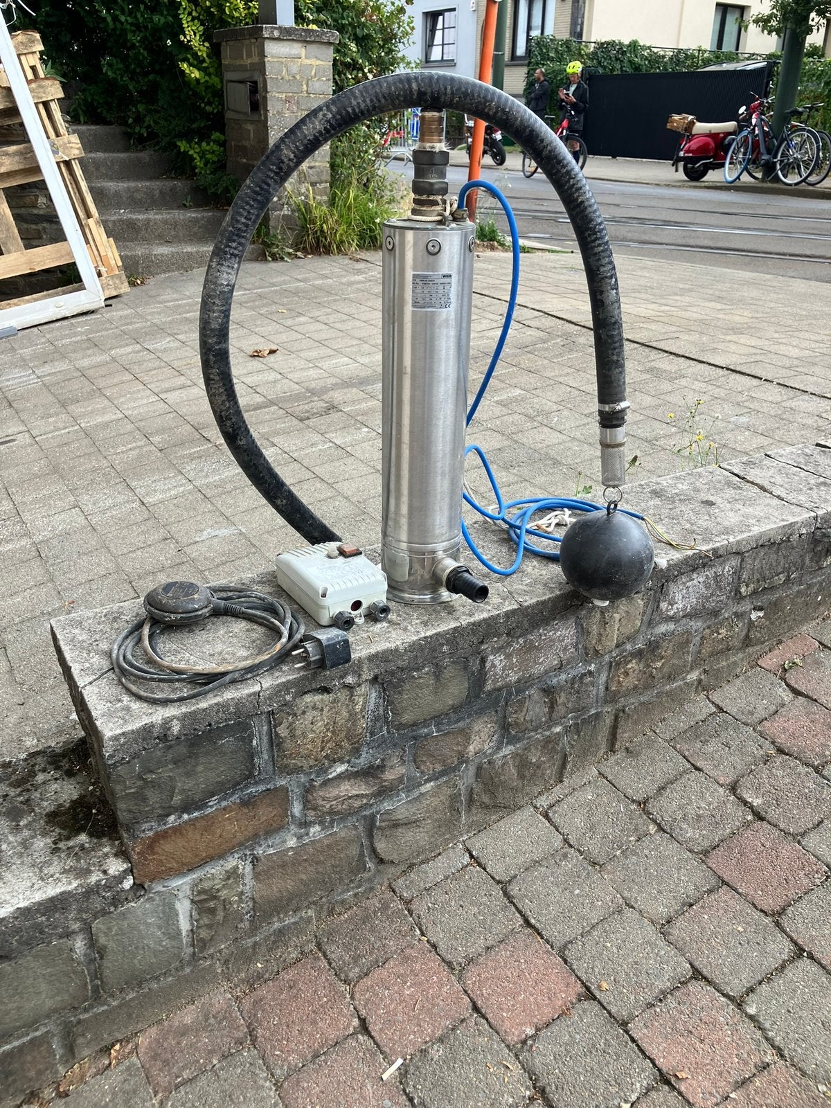 Pompe Wilo vide cave ou puit perdu, Tuin en Terras, Waterpompen, Ophalen, Gebruikt, Elektrisch, Regentonpomp