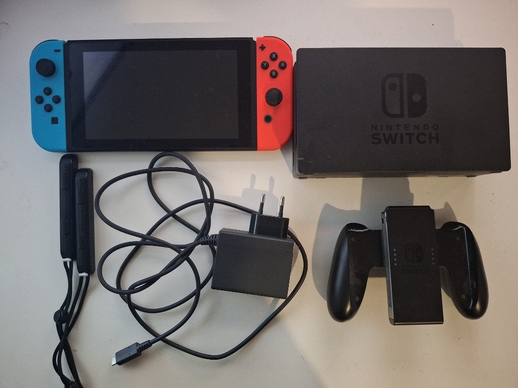 Nintendo Switch V2 + tous les accessoires, Consoles de jeu & Jeux vidéo, Consoles de jeu | Nintendo Switch, Enlèvement, Comme neuf