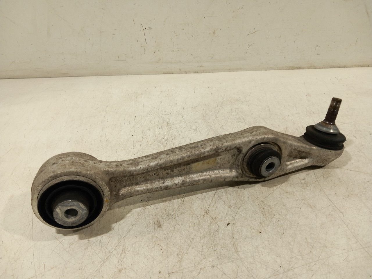 Draagarm links voor Tesla Model S, Onderdelen@venauto.nl, Van der Ven Autorecycling B.V., Gebruikt, Ettenseweg 76, 4706 PB Roosendaal, The Netherlands