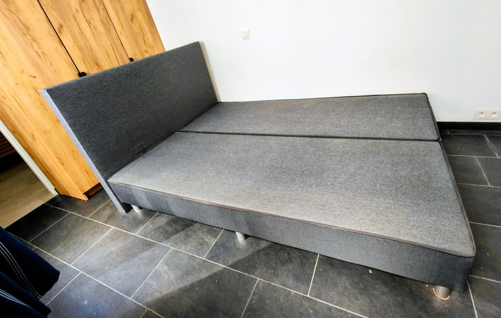 *** COMPLETE KOT-SET 140x200 *** Boxspring + Hoofdbord !, Ophalen, 140 cm, Grijs, Nieuw