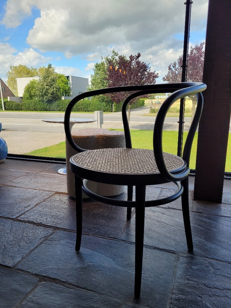 Thonet 209 stoelen in zwart met rotan zitting, Huis en Inrichting, Stoelen, Nieuw, Vijf, Zes of meer stoelen, Hout, Riet of Rotan