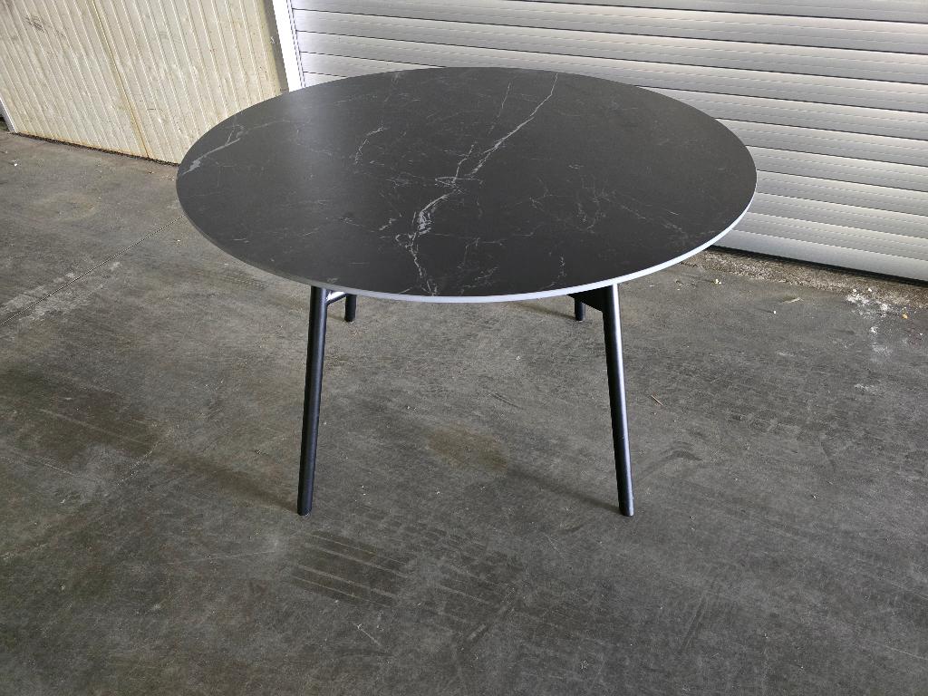 Tafel zwarte keramiek met relief 120cm diameter, Ophalen