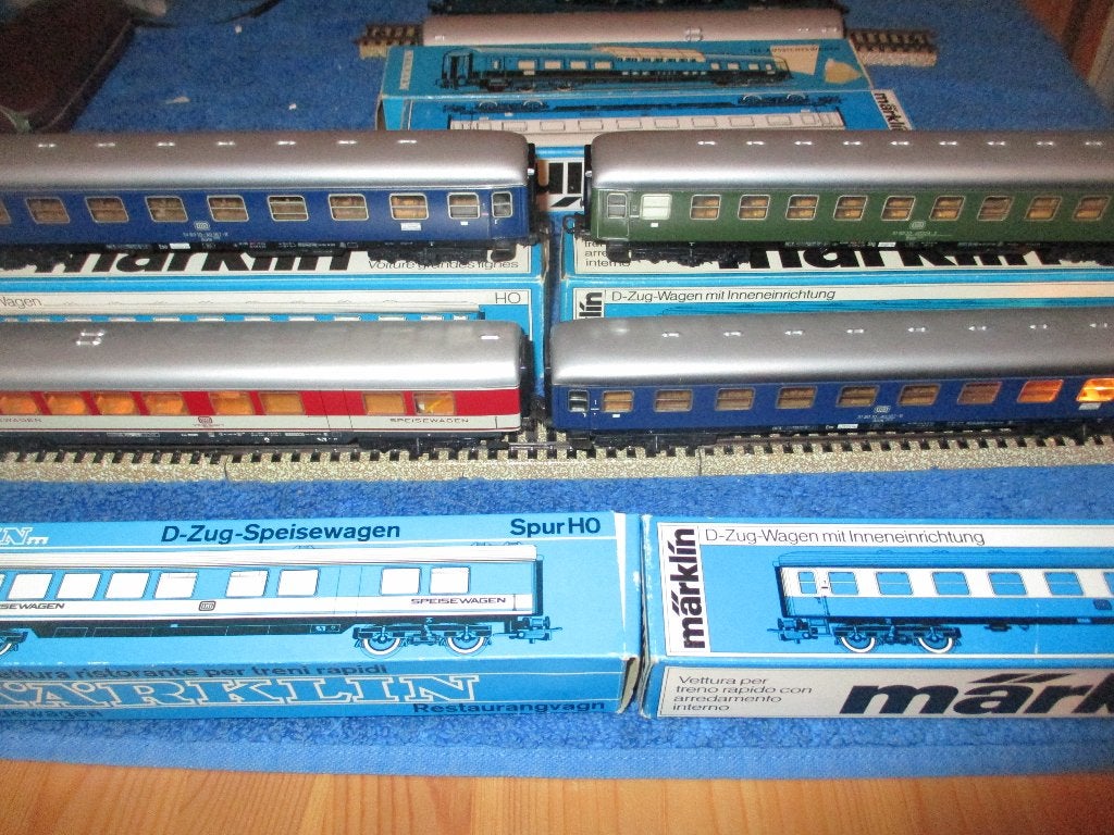 Marklin 4 wagons voyageurs ( 2 avec éclairage), Enlèvement ou Envoi, Utilisé, Wagon, Märklin